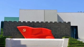 92岁的游本昌含泪入党！1亿党员的红色传承，党的光辉历程在这些展馆触手可及