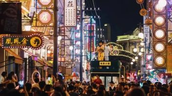 演艺经济新浪潮：2024“演艺+文旅”融合模式如何重塑<b>旅游消费</b>新图景