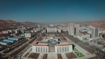 青海藏文化<b>博物馆</b>：建筑设计、彩绘大观与沉浸式体验全解析