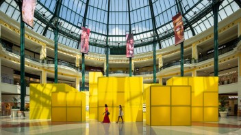 NadirAfonso临时<b>博物馆</b>：黄色几何立方体艺术装置