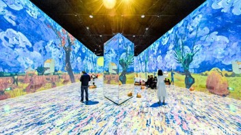 沉浸式数字展览新趋势：VR/AR技术与传统文化创新融合