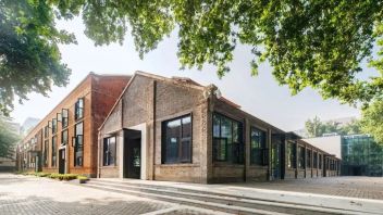 老旧厂房改造典范：郑州芝麻街双创园巨型天地幕+互动体验惊艳亮相