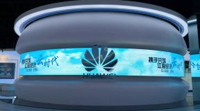 CAVE沉浸式虚拟现实系统：华为南通展厅打造云时代空间