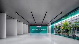 海信集团总部展厅设计赏析：极简主义如何串联多元品牌与技术创新