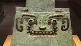 哪些博物馆文物最有趣？看红陶兽形器、亚醜钺与鸠车如何让你笑出眼泪