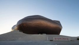 鄂尔多斯博物馆设计解析：探秘古生物化石展与蒙古族历史文化