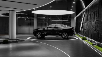 宝马长沙汽车展厅设计赏析：如何用再生材料和光影艺术打造未来城市街景