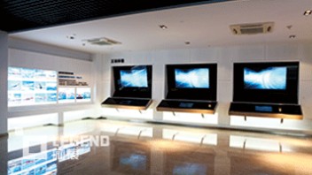 上海综合保税区·融资租赁<b>展示馆设计</b>：黑灰白简约风 + 科技互动展示案例