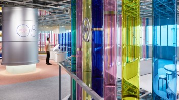 资生堂美容游乐场<b>工厂展厅设计</b>：体验美的互动设计与制造艺术