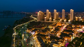 中医药+文旅融合新模式：三态交融与八大路径深度解析（附樟树/阳朔案例）