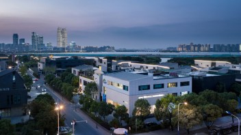 苏州金鸡湖虹美术馆改造：光影与空间融合的儿童艺术教育场所