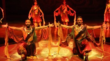 敦煌文旅IP创新实践：乐动敦煌沉浸体验剧与上元雅集市集全解析