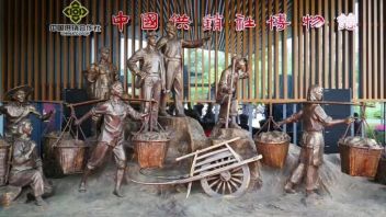 中华全国供销合作总社理事会主任喻红秋一行莅临中国供销社博物馆考察调研