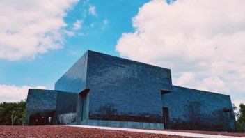 宜兴黄龙山紫砂矿源展示馆设计：沉浸式矿井体验+矿料全图谱