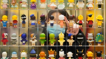 探索欲驱动商业空间创新：<b>盲盒经济</b>、策展商业与沉浸式体验案例解析