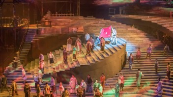 新时代红色文化传播创新：沉浸式戏剧如何活化红色空间与教育