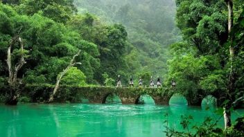 <b>智慧旅游</b>沉浸式体验新空间：科技赋能文旅融合与消费新亮点解析