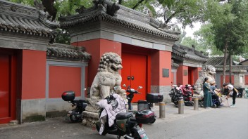 北京<b>法源寺</b>：千年古刹历史与丁香诗会全攻略