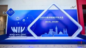 凡拓数创AI 3D数字孪生引擎，赋能智能汽车产业数智化转型