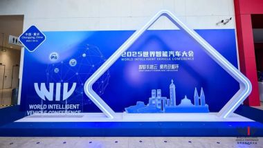 凡拓数创AI 3D数字孪生引擎，赋能智能汽车产业数智化转型