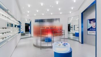 暴龙眼镜店室内设计案例 | 56㎡三角空间镜面与灯光运用技巧