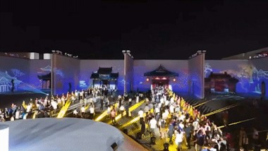 “只有红楼梦·戏剧幻城”开城灯光：明道全天候光束灯如何保障户外演出效果